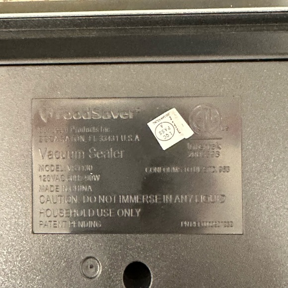 Food Saver vacuum sealer model VS1130 Like new - Picture 3 of 3